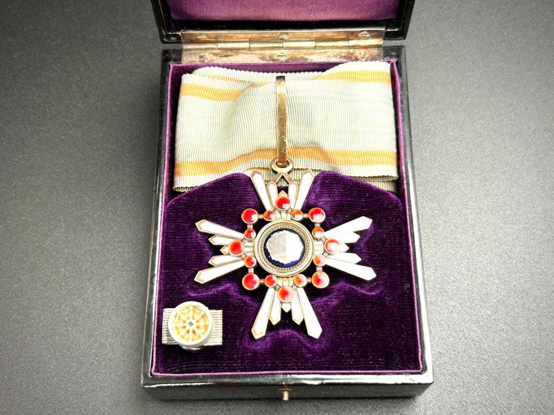 【送料無料】勲三等瑞宝章 戦時中製造版 日本軍 勲章 記章 記念章 階級章 将校