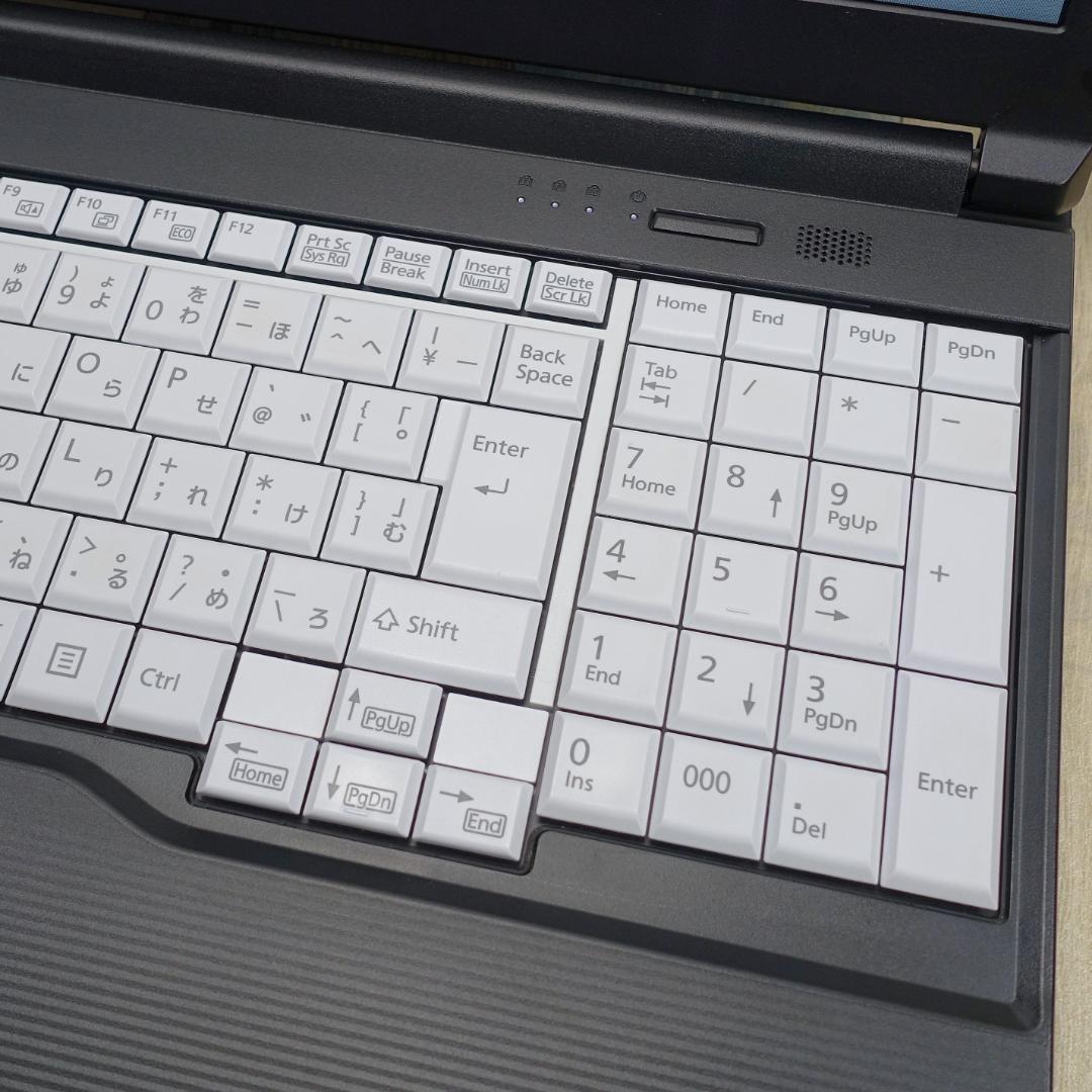 МＳオフィス付きで美品のほぼ現行モデル✨１２世代ｉ５に超高速ＳＳＤ＆大容量メモリ