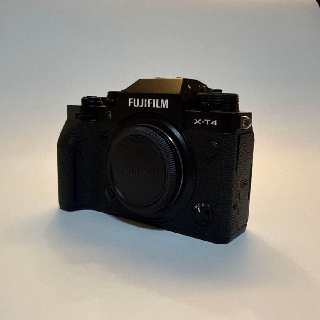 【極美品】FUJIFILM X-T4 ボディ [ブラック] ＋純正バッテリー2個
