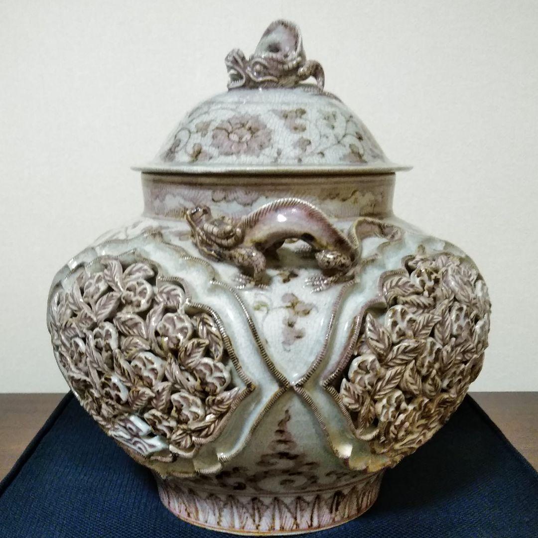 中国元時代釉裏紅　草花貼付け三龍耳壺