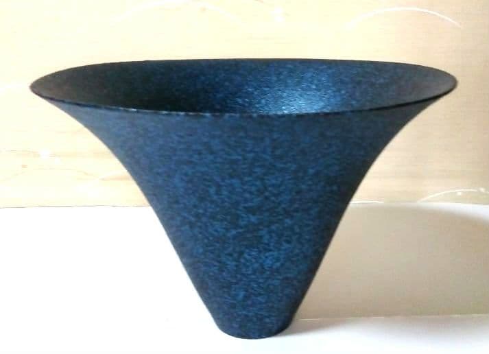 花器　合金　中板付