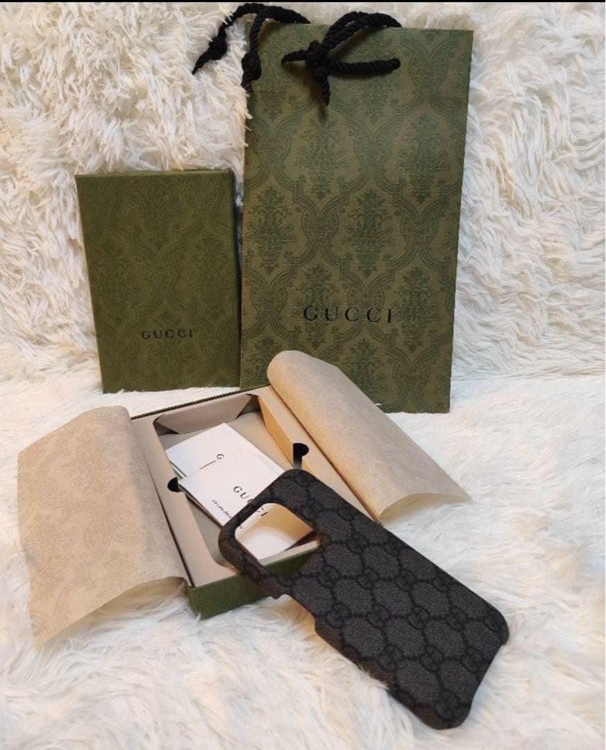 新品 未使用 GUCCI iPhone 15 PRO ケース グッチ