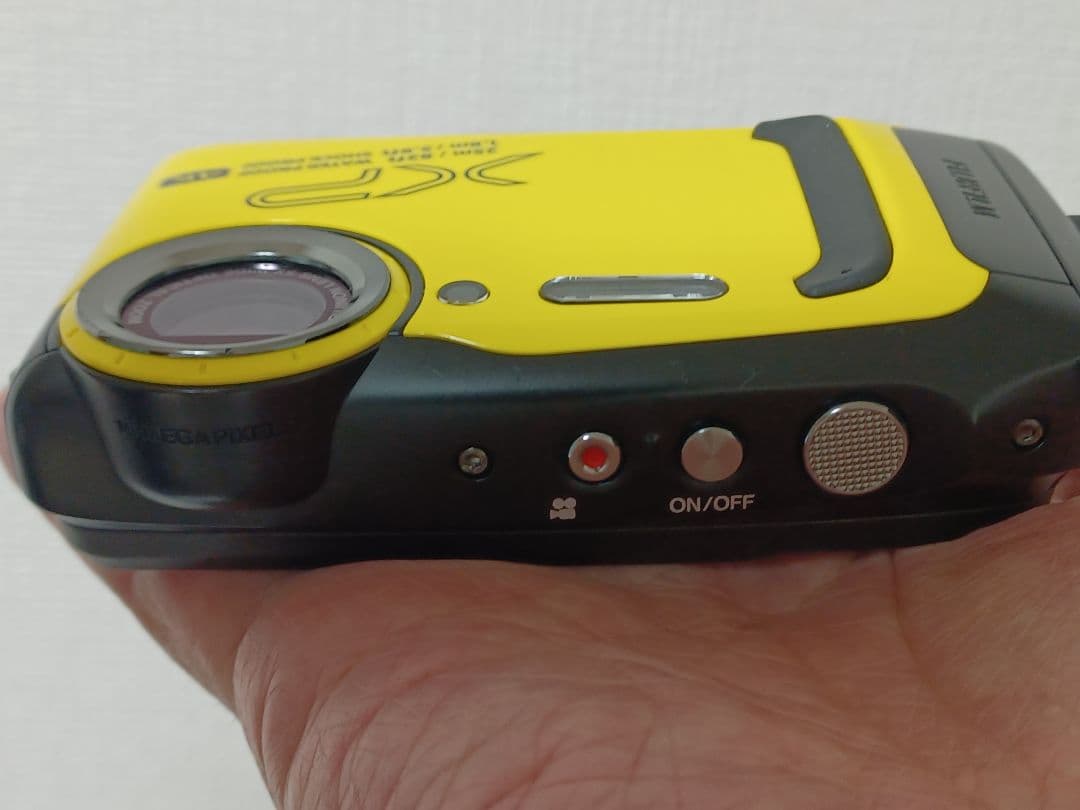 【美品】富士フィルムFINEPIX XP140 防水デジタルカメラ