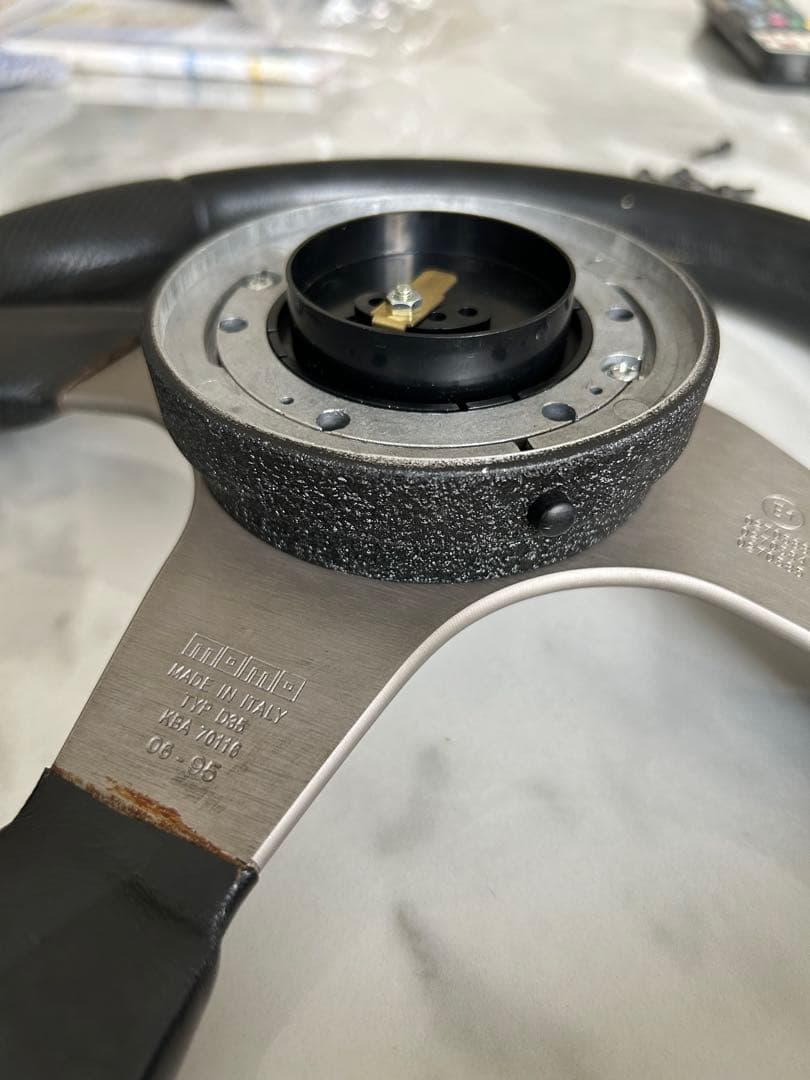 MOMO RACE（クイックリリースボス、ホーンボタン付き）　D35