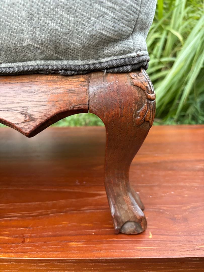 アンティーク　グレーのオットマン・スツール　カブリオールレッグ　クロウ&ボール