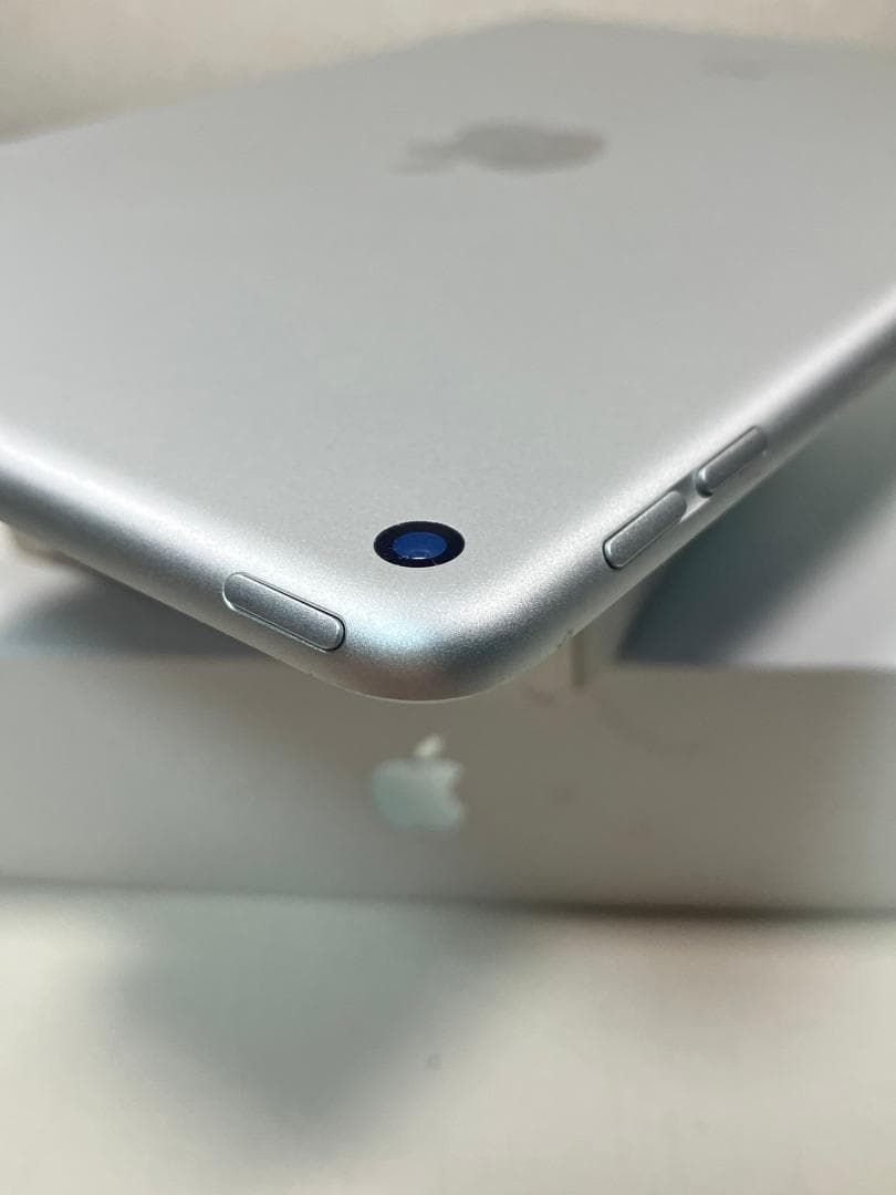 iPad mini5 シルバー 64GB WI-FI カバーガラス付 中古品