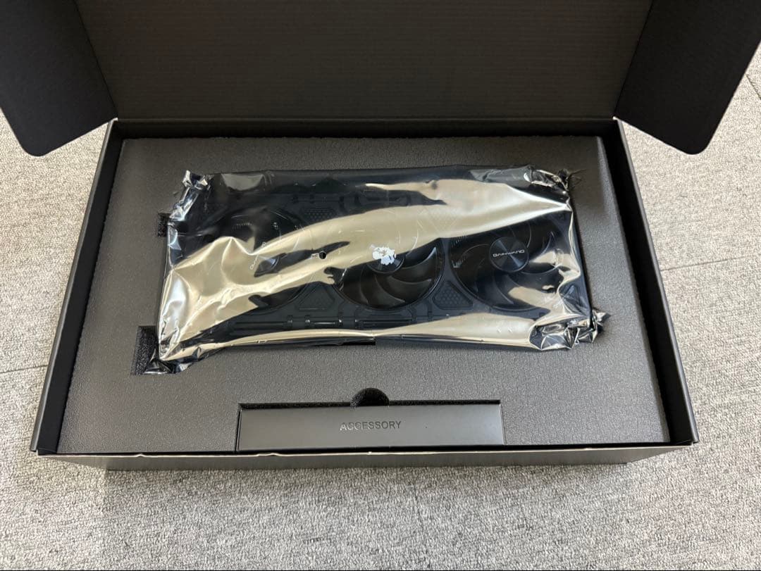 最上位グレード　GAINWARD RTX5070 Ti PHANTOM