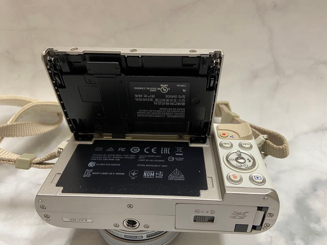 OLYMPUS PEN E-PL9 ホワイト 14-42mmレンズ付