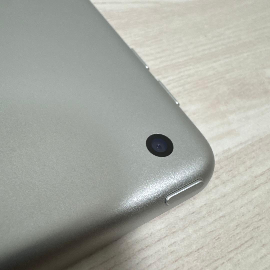 iPad 第5世代 Wi-Fiモデル 32GB シルバー