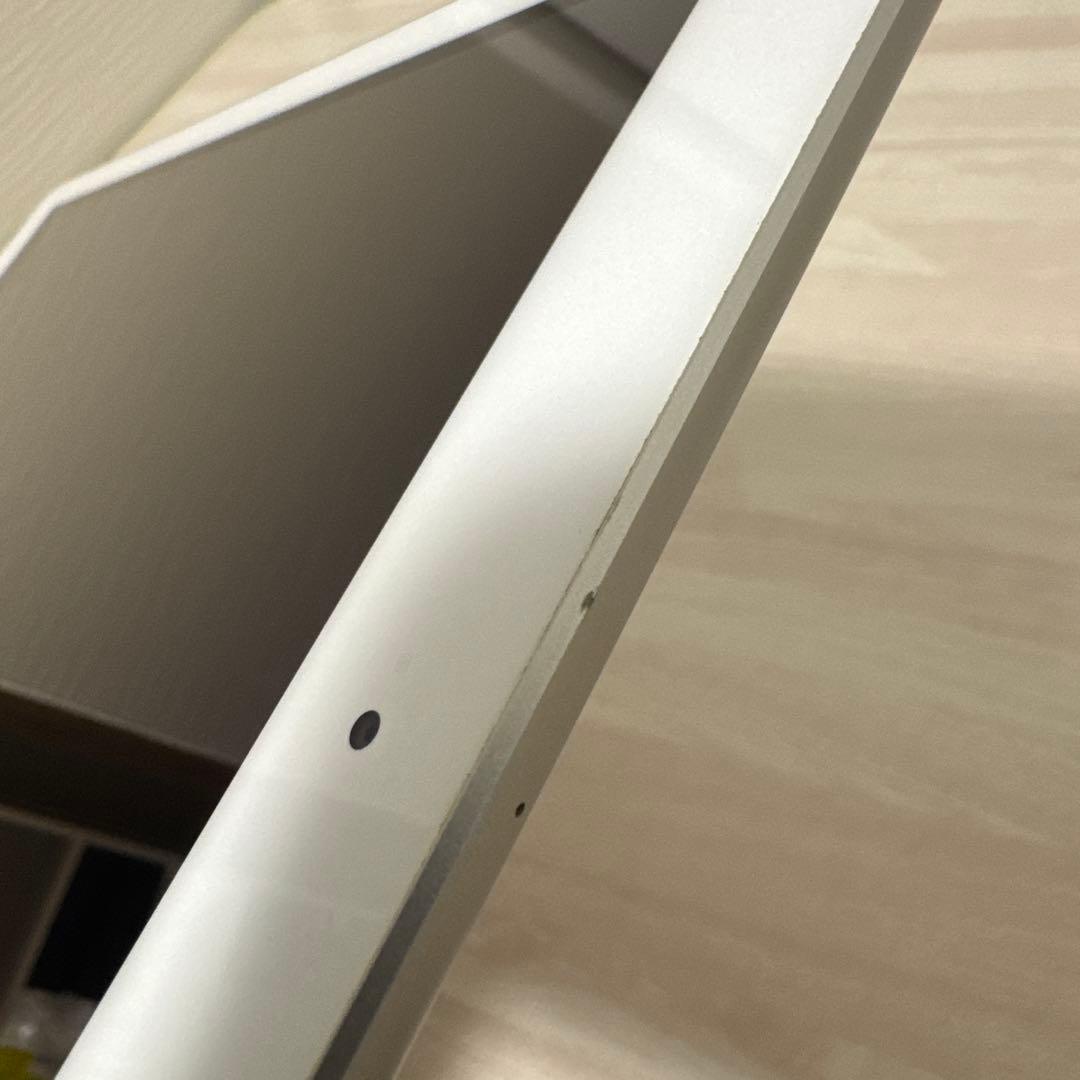 iPad 第5世代 Wi-Fiモデル 32GB シルバー