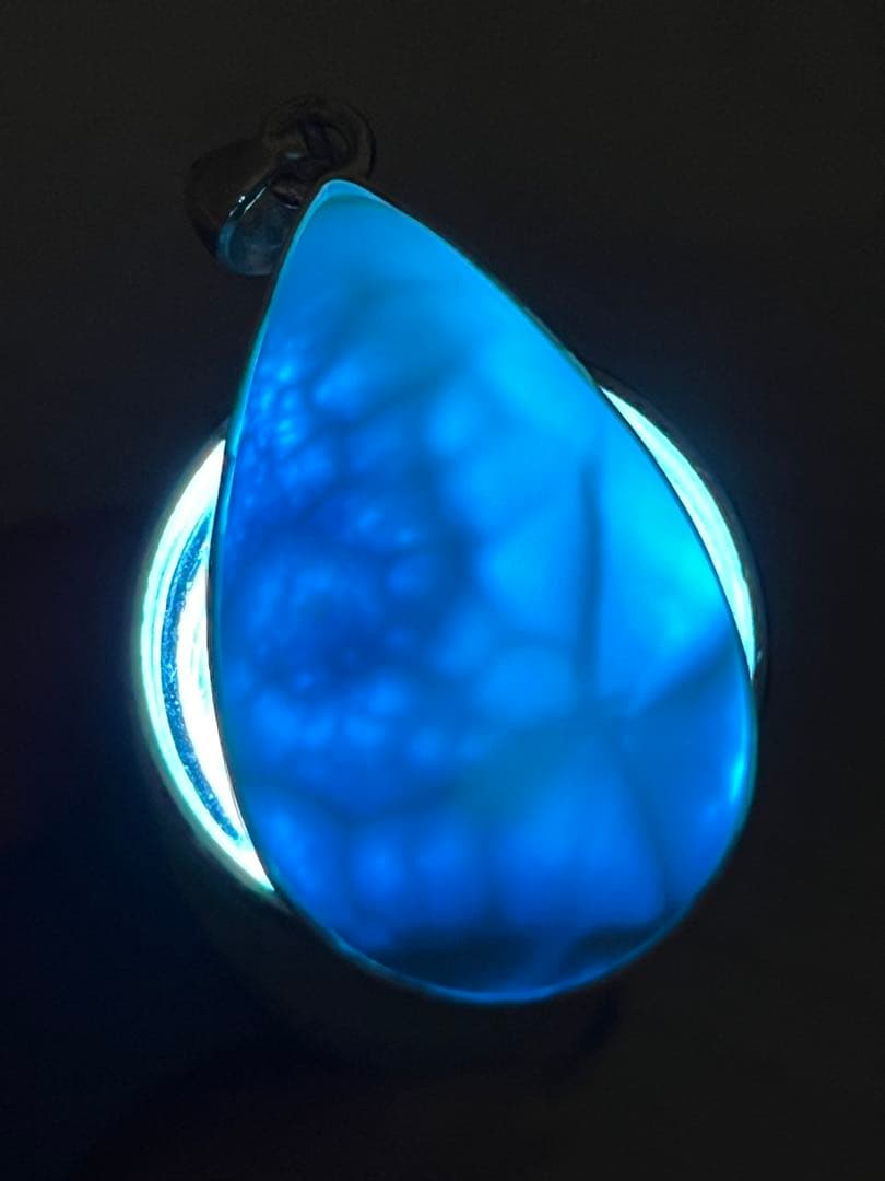 天然石ラリマー☆高品質！しずく型ペンダントトップワク付き☆ブルー＆模様が美しい！