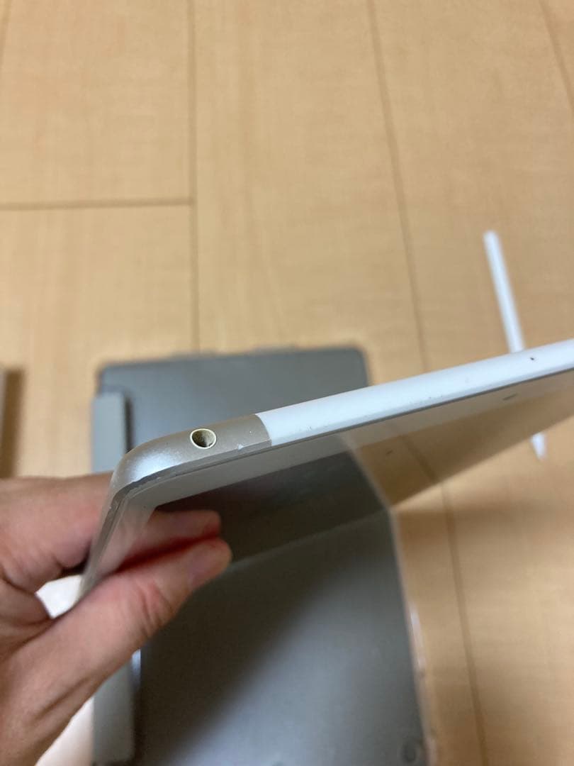 iPad (第7世代) Wi-Fi + Cellular 32GB