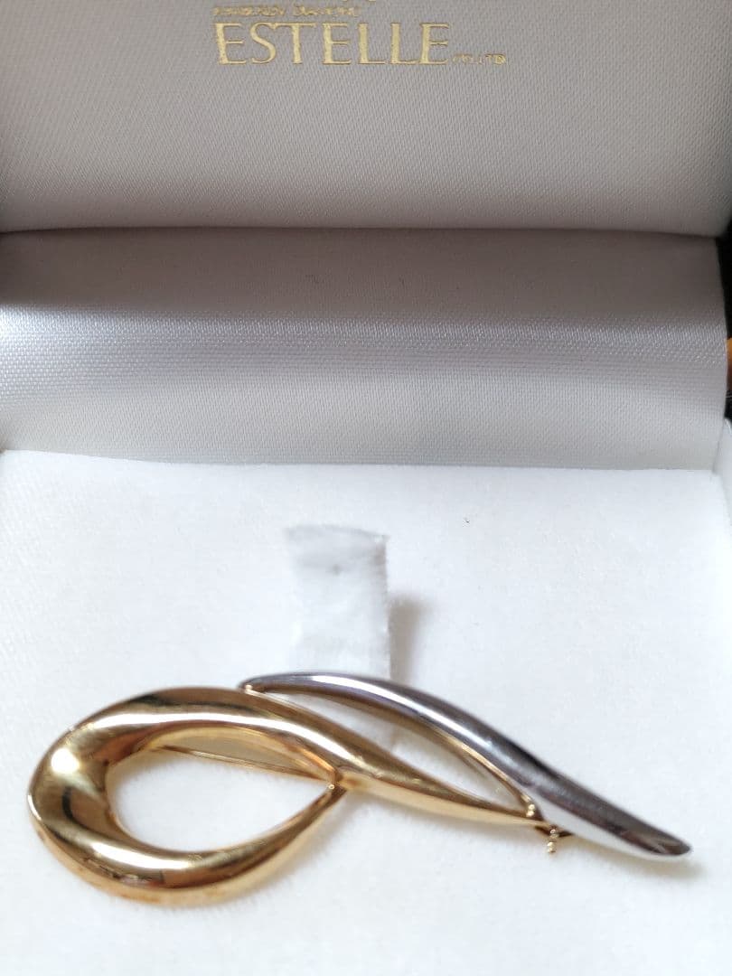 ESTELLE 　K18とプラチナ流線型ブローチ
