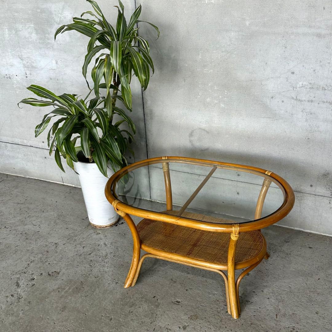 「ラタン×ガラスの美曲線！天然素材ローテーブル」　ガラステーブル