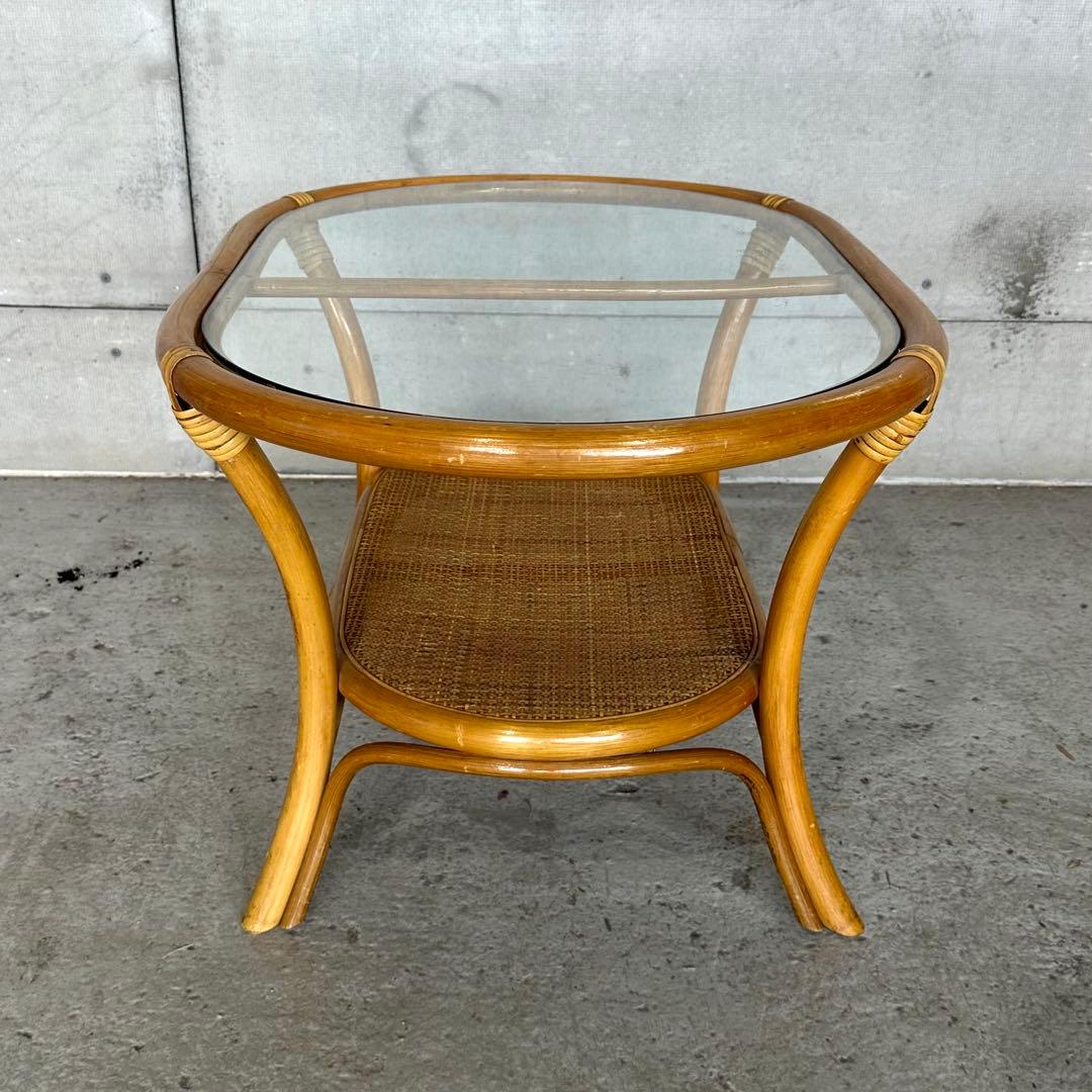 「ラタン×ガラスの美曲線！天然素材ローテーブル」　ガラステーブル