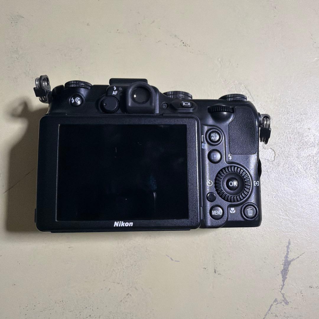 Nikon COOLPIX P7100 本体と充電器セット
