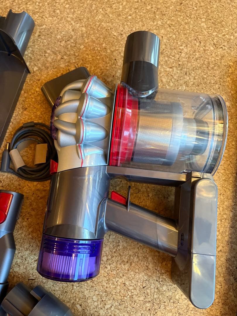 Dyson 掃除機(キャニスター)本体 付属品付き　sv25 【美品】