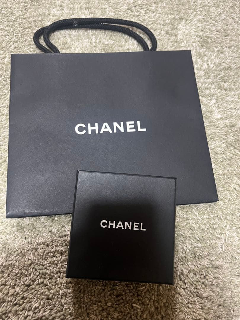 シャネル ココマーク チェーン ブローチ レザー (