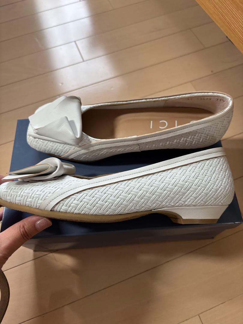 D'ICI クラフトリボンモチーフパンプス （ホワイトカタオシ)23.5センチ