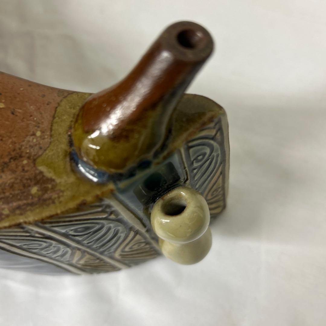 魚模様の半月型陶器器