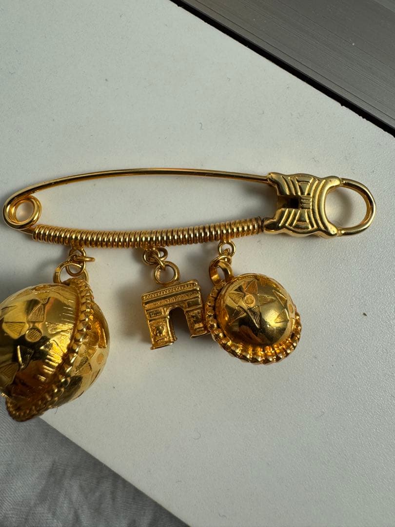 美品　セリーヌ 凱旋門 スターボール ヴィンテージ　ブローチ