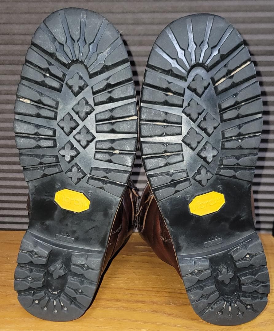 ワークブーツ　ブラウン　ビブラムソール