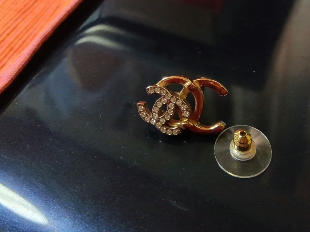 片耳のみ！CHANEL ダブルCCロゴ ゴールドピアス　21A　正規品♡