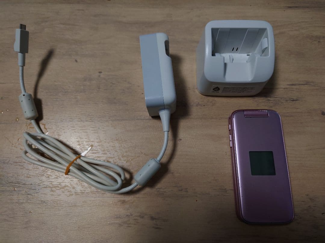 docomo F-01M ピンク　らくらくフォン中古