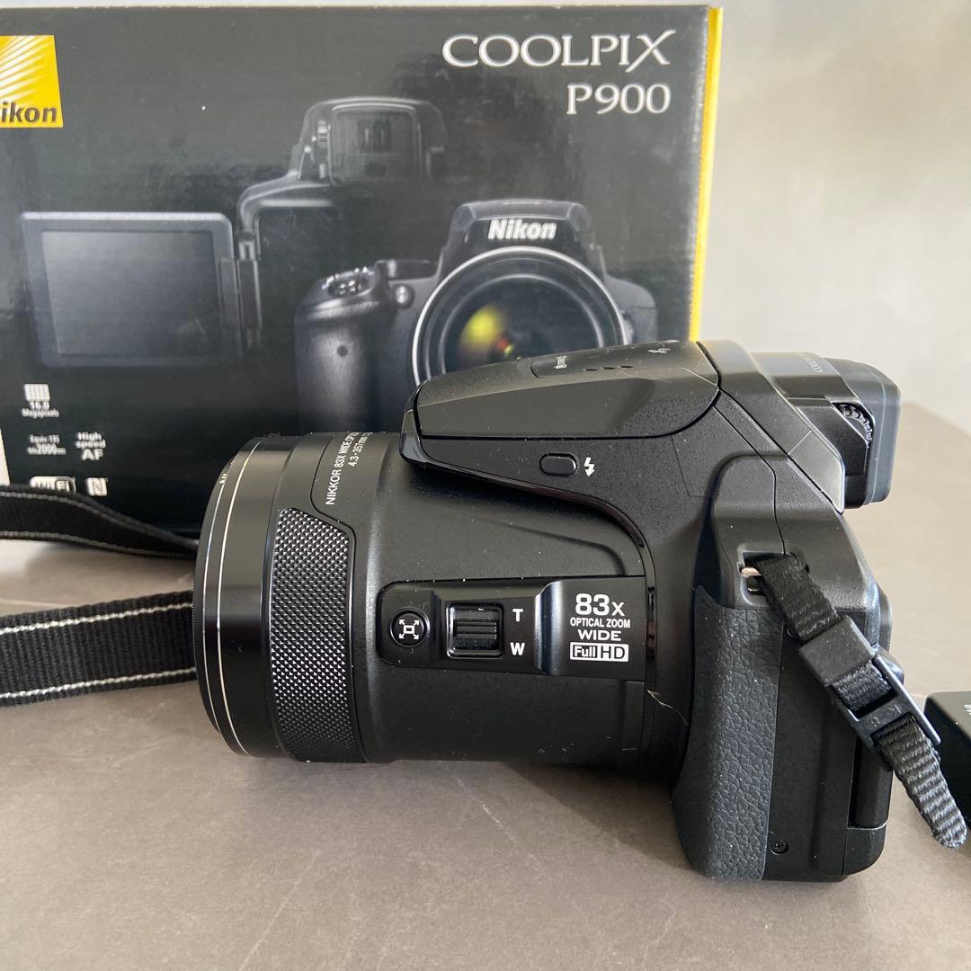 Nikon COOLPIX P900 本体と付属品