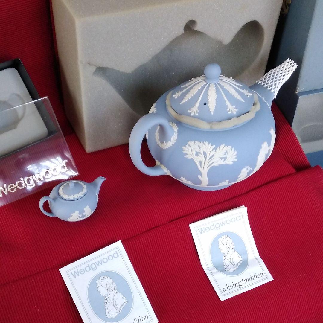 ウェッジウッドジャスパーのティーポットとミニチュアジャスパーティーポット新品