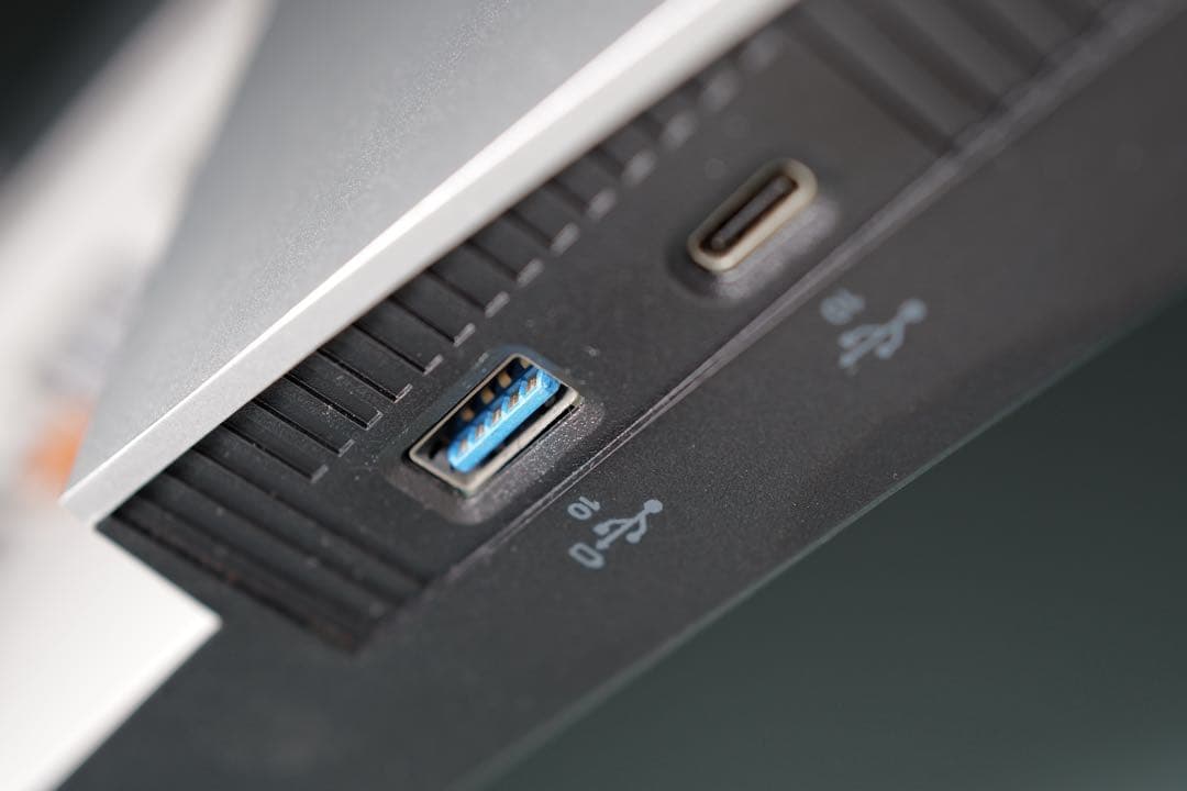 Dell U2723QX 27インチ 4K USB-C モニター U2723QE