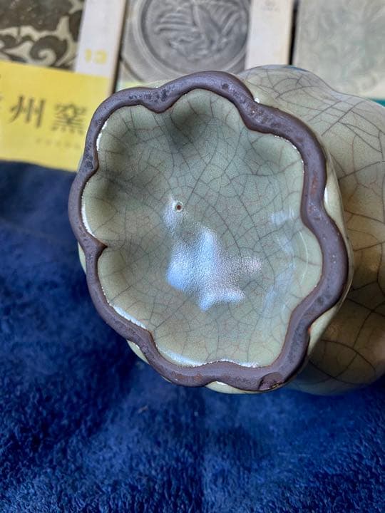 中国古美術品、宋代官窑瓷器、金丝铁线。高约24厘米。