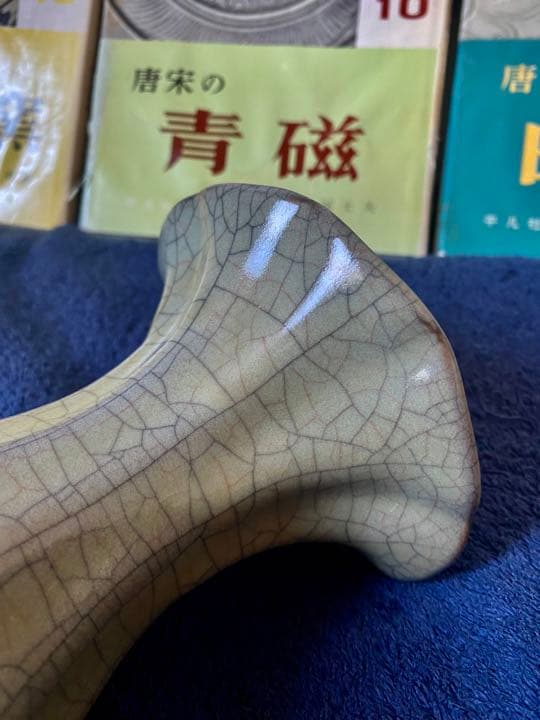 中国古美術品、宋代官窑瓷器、金丝铁线。高约24厘米。