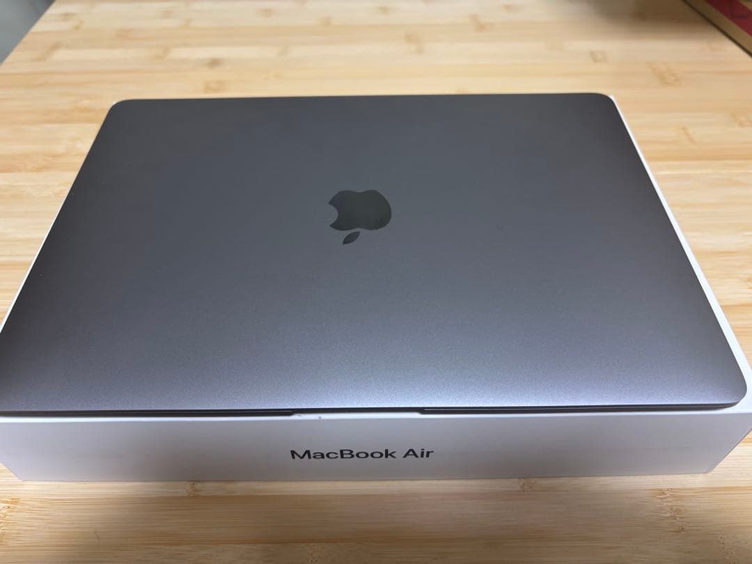 【極美品】2019 MacBookAir13インチ 256gb