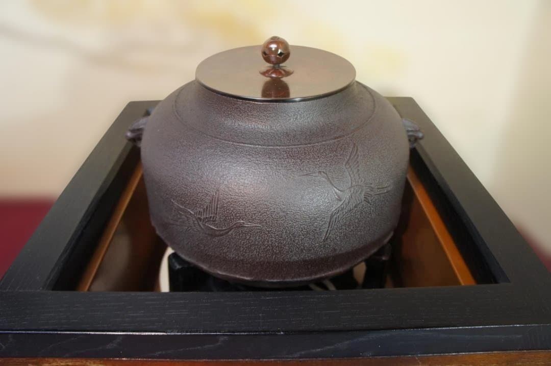 ☆本桐桑色置炉 在銘 真形釜 釜鐶 置炉用600w炭型電熱器 送料込み