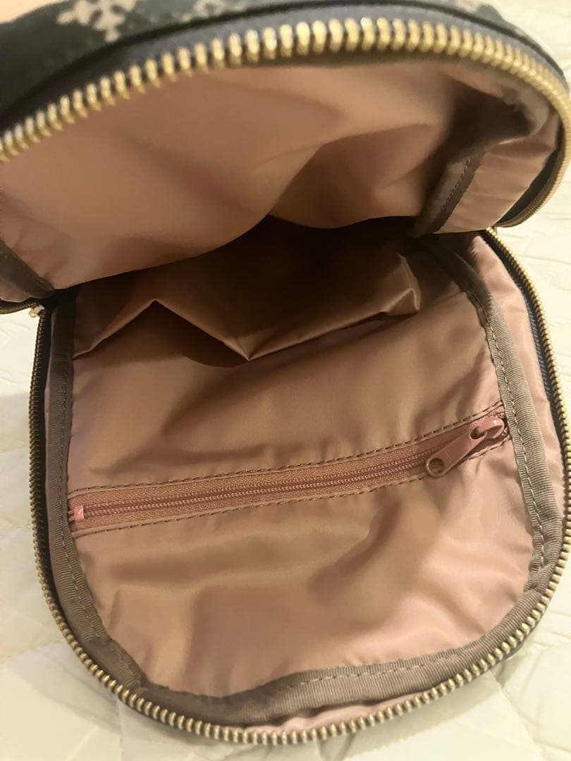 【新品未使用】russet ボディバッグ グレー×ピンク