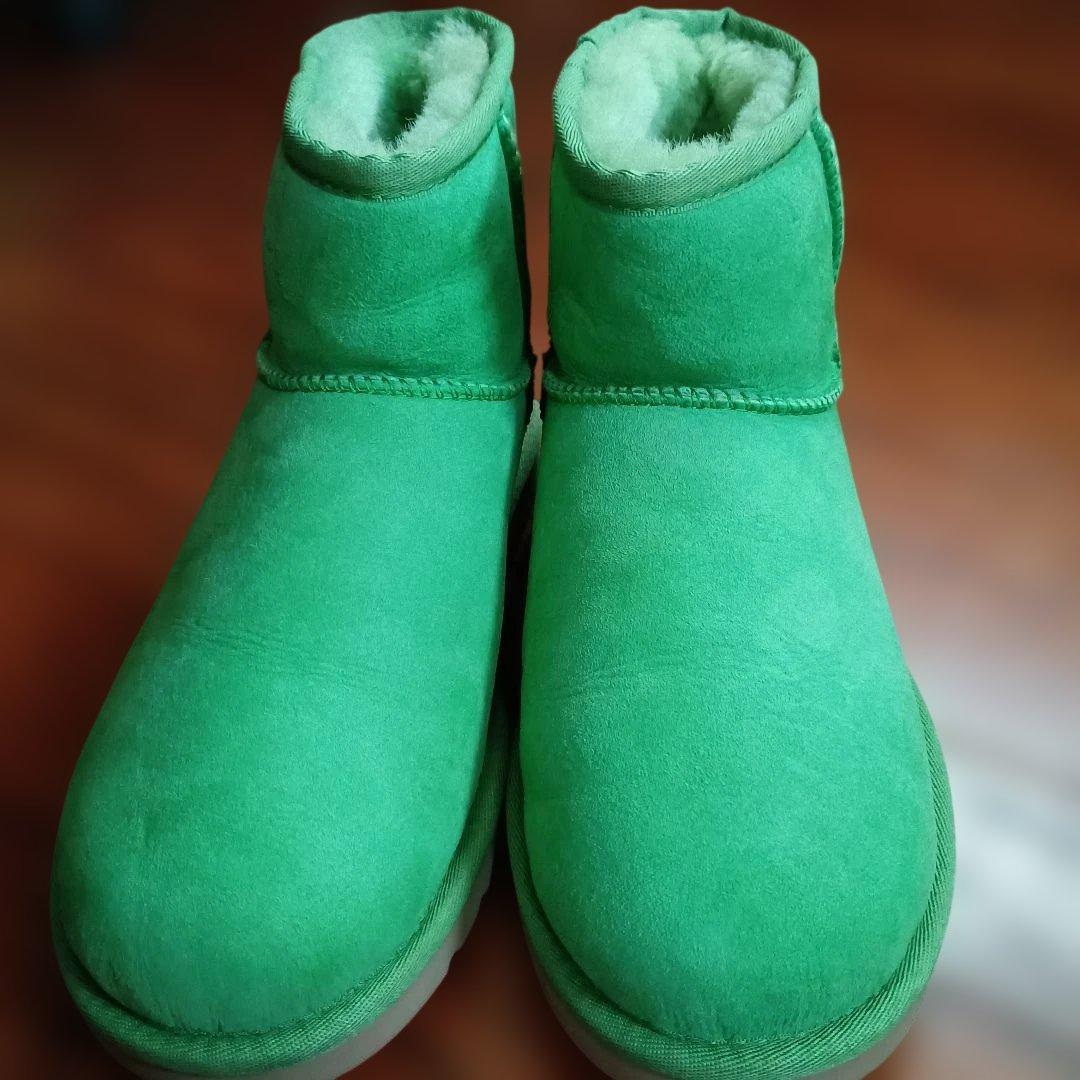 UGG オーストリア　ムートンショートブーツ　(美品)　☆希少カラー☆