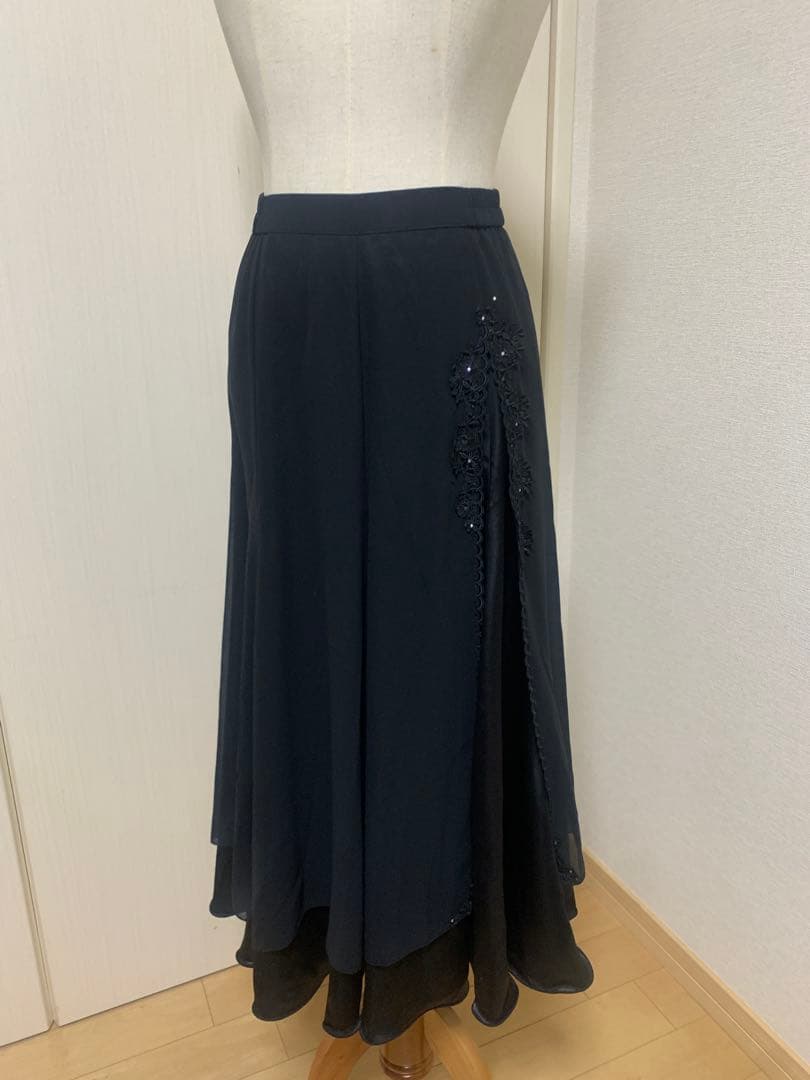【美品】社交ダンスDANCE FASHION WORLD フレアスカート 刺繍