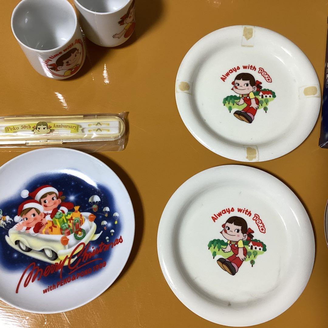 2447 ペコちゃんクリスマス皿 &コップセット