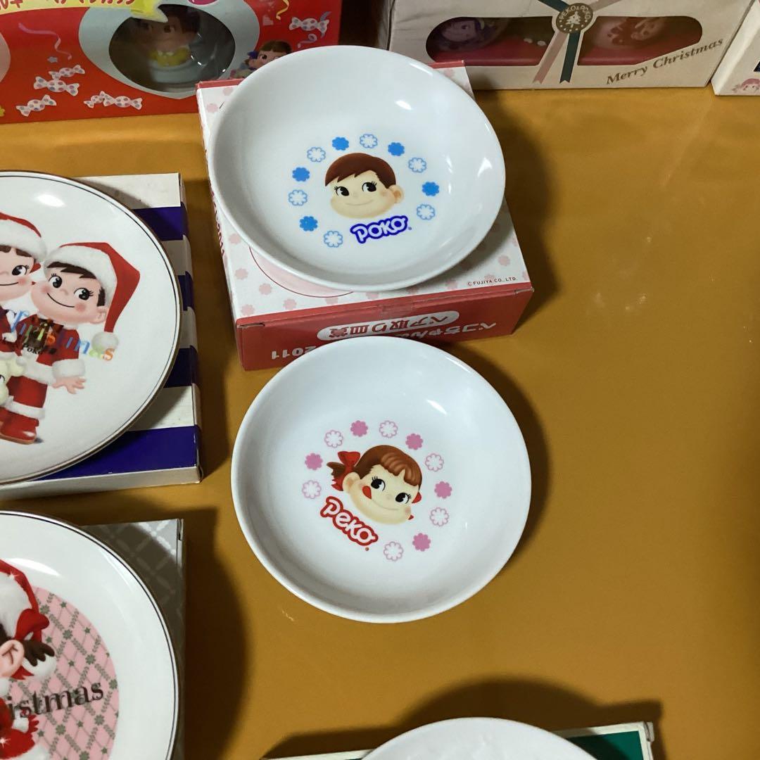2447 ペコちゃんクリスマス皿 &コップセット