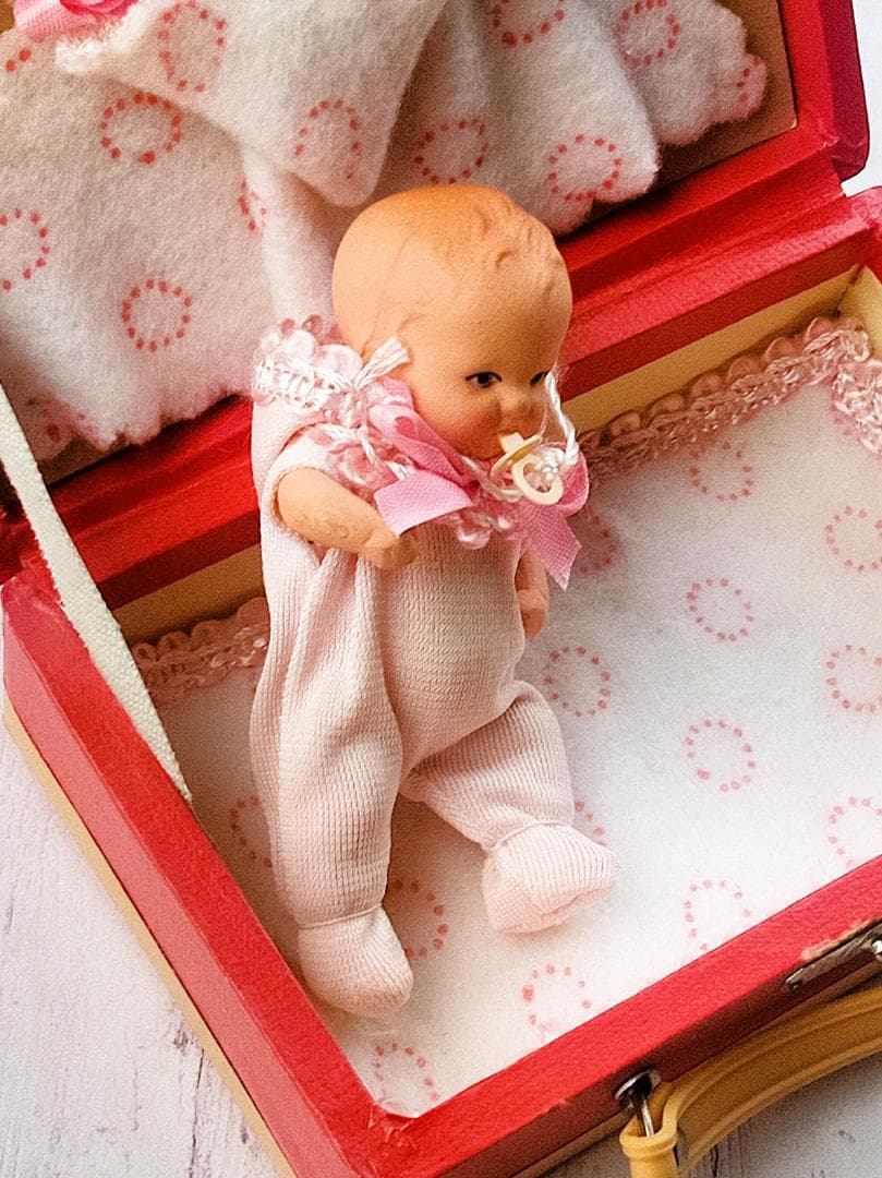 ★旅するベビーさん　ドイツ生まれのアンティーク　小さいビスクドール　ヘルトヴィヒ