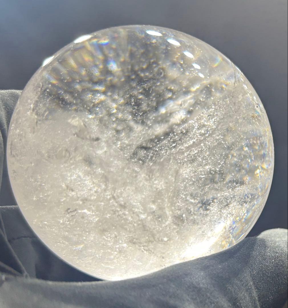 水晶丸玉　虹入り　66mm