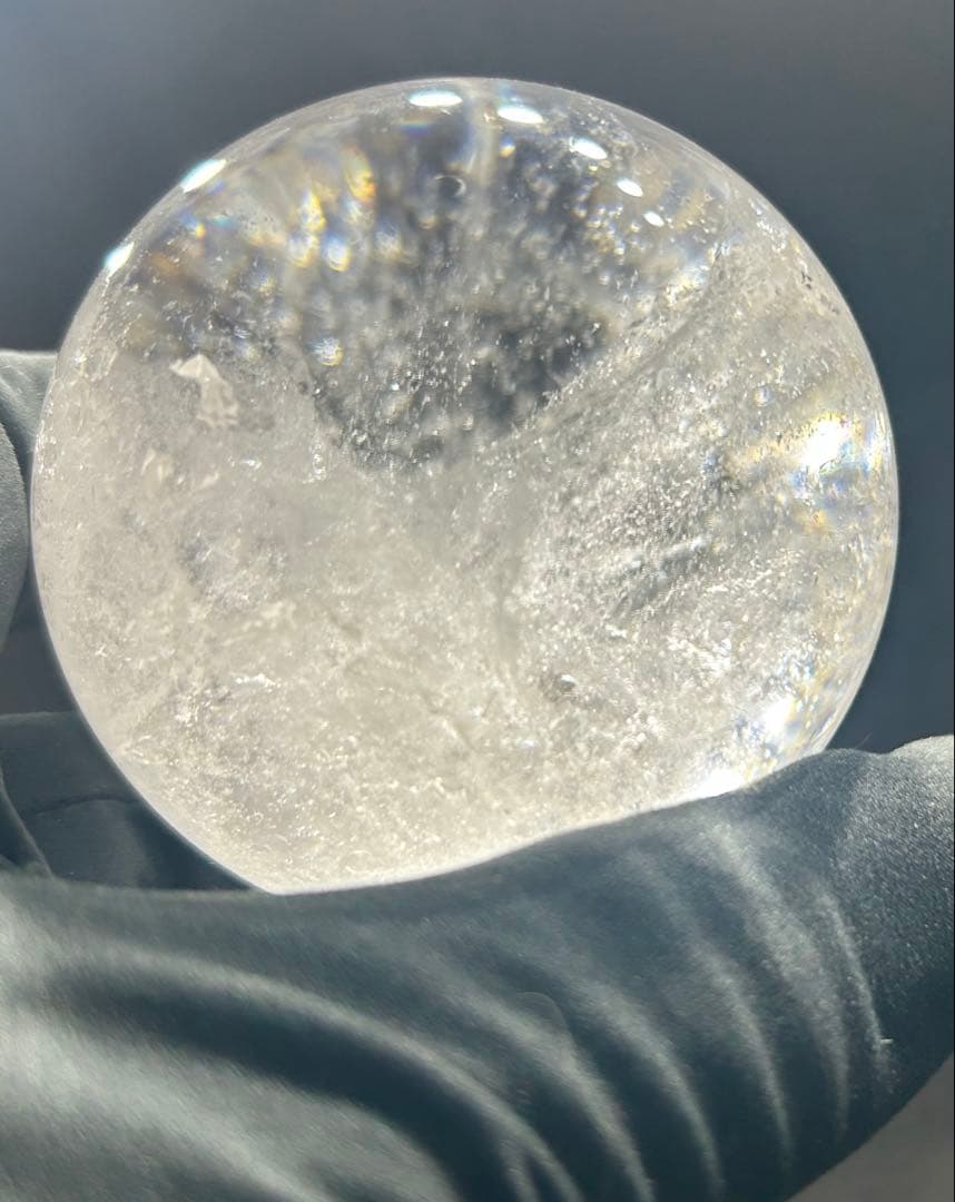 水晶丸玉　虹入り　66mm