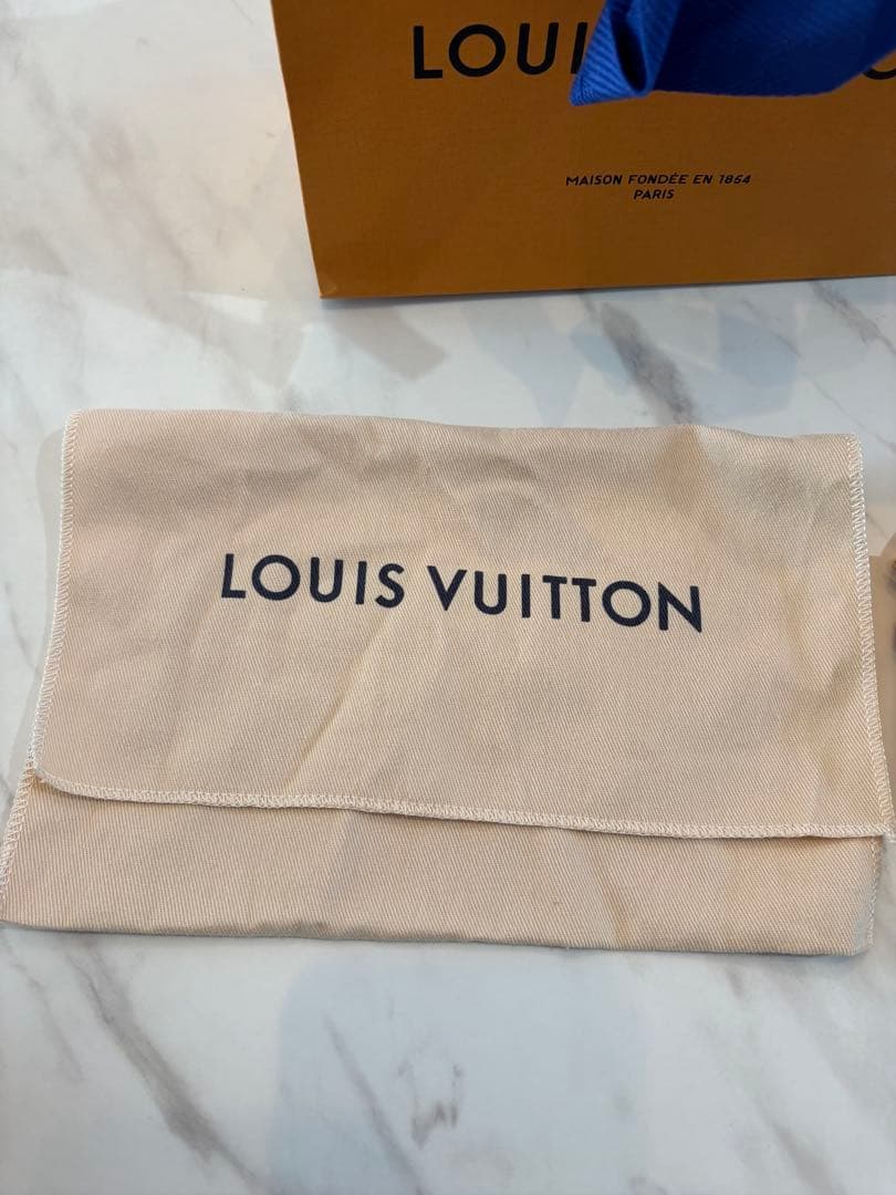 ぴーLouis Vuitton フォールドミーポーチ