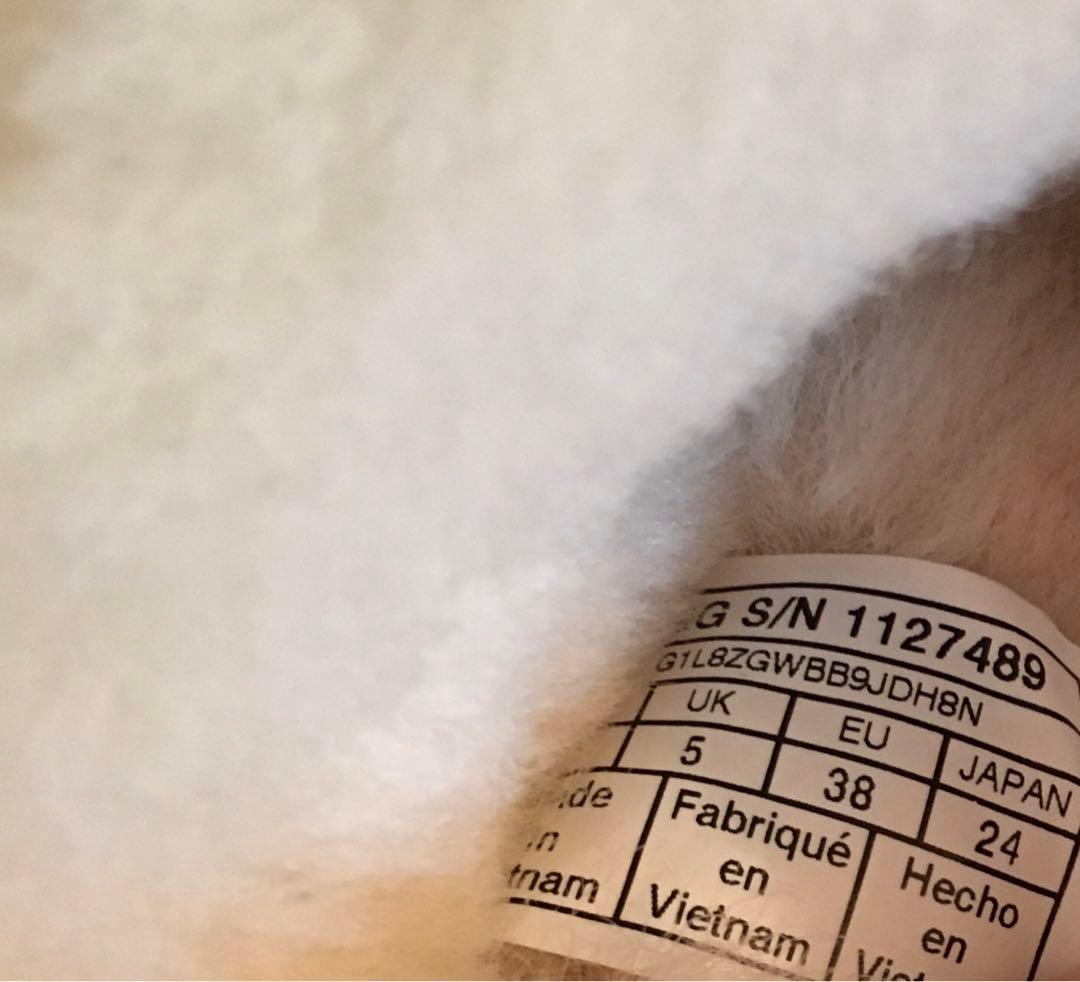 US限定！UGGアグ　スライドサンダル　シープスキン　メタルロゴ　新品