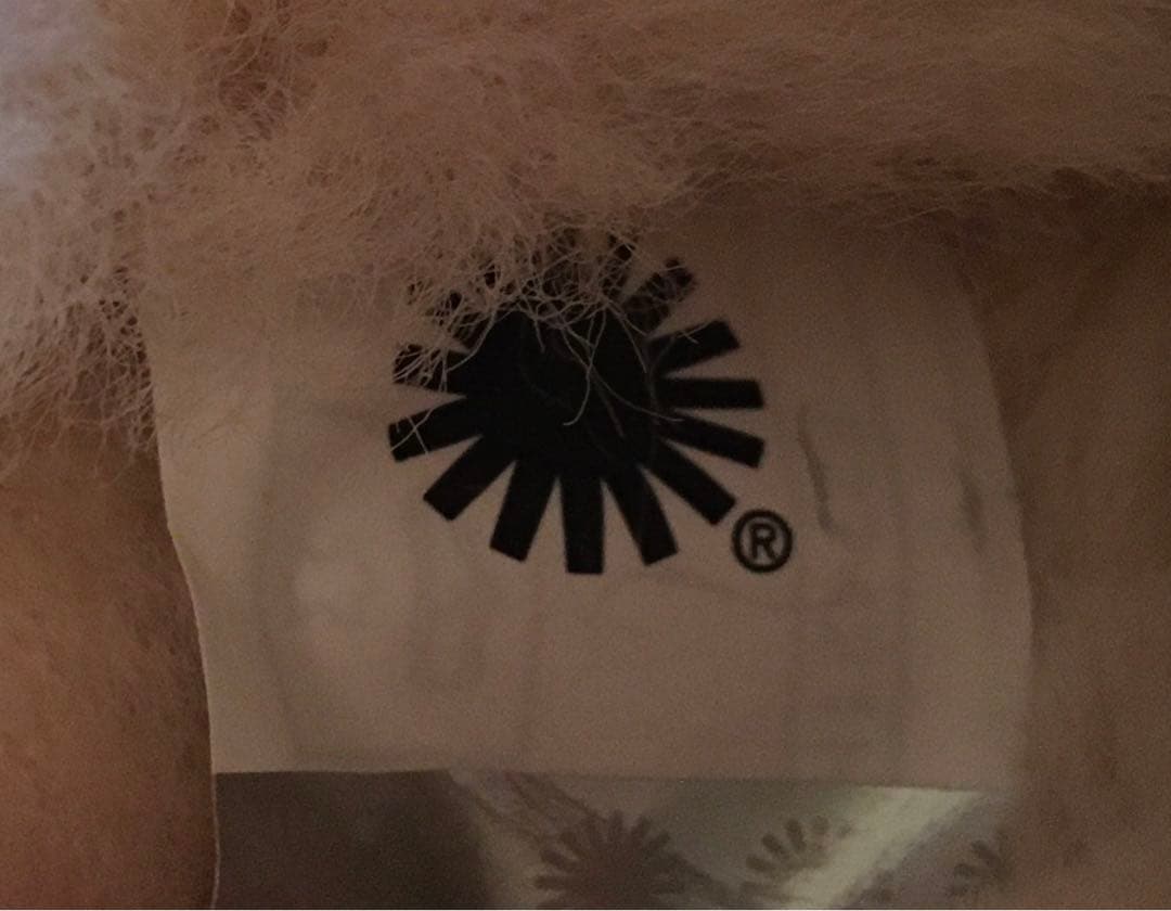 US限定！UGGアグ　スライドサンダル　シープスキン　メタルロゴ　新品