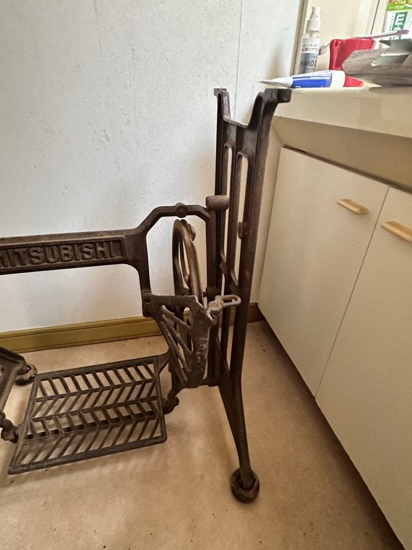 MITSUBISHI 　足踏みミシン台 アンティーク　三菱　ミシン