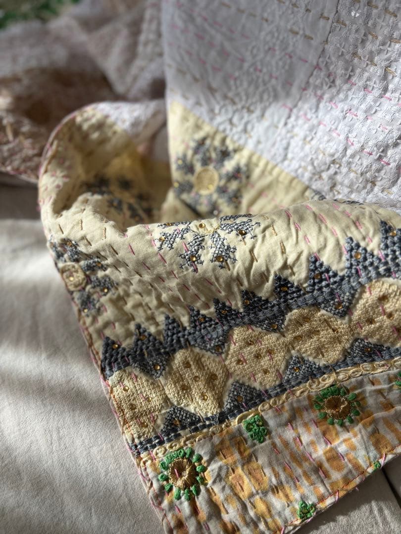 ラリーキルト　インド刺繍　カンタキルト　ヴィンテージ　パッチワーク　マルチカバー