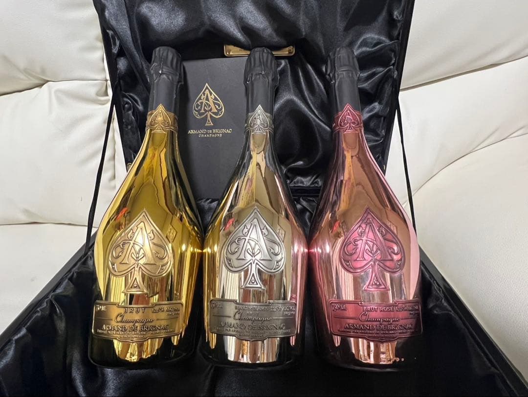 アルマンド トリロジー　ゴールド　ピンク　シルバー　ケース付き！正規品　未開封