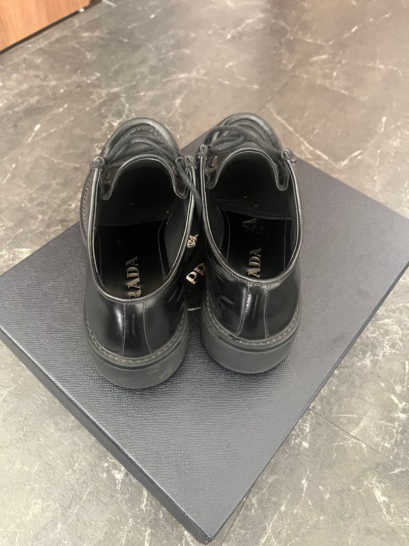 PRADA ブラッシュドレザー レースアップブーツ